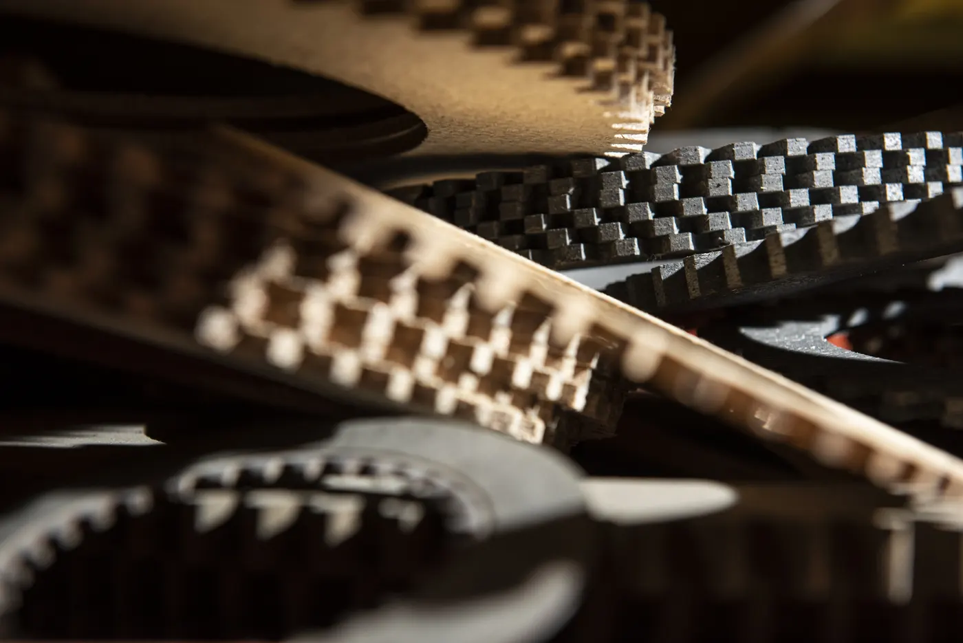 Gear-cut Kevlar and organic friction discs, the material families in one frame